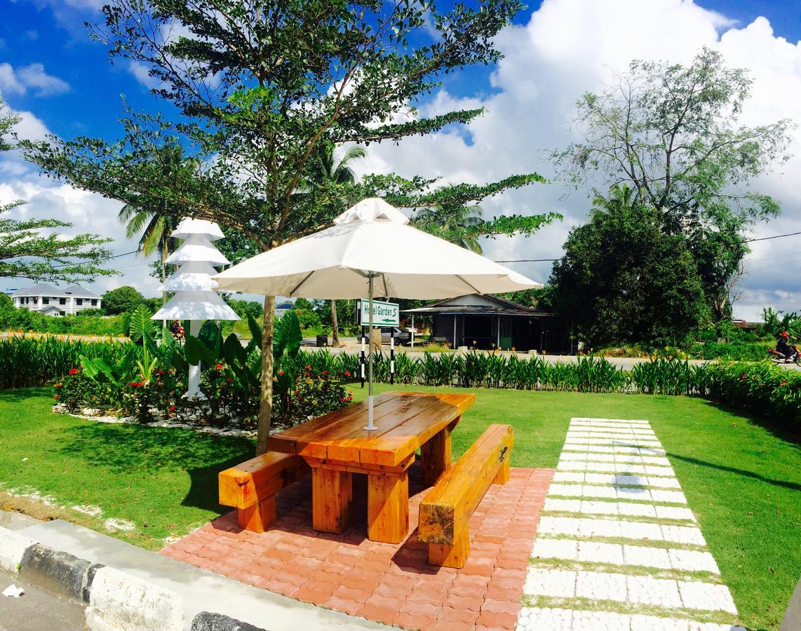 Semerah Garden Hotel Pontian Kecil Dış mekan fotoğraf